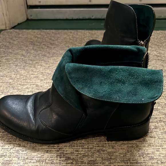 Black leather ankle boots, with suede rim - Picture 4 of 8